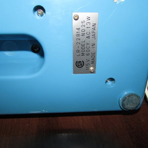 Vintage Sister Electric Kids Sewing Machine - Picture 9 of 15